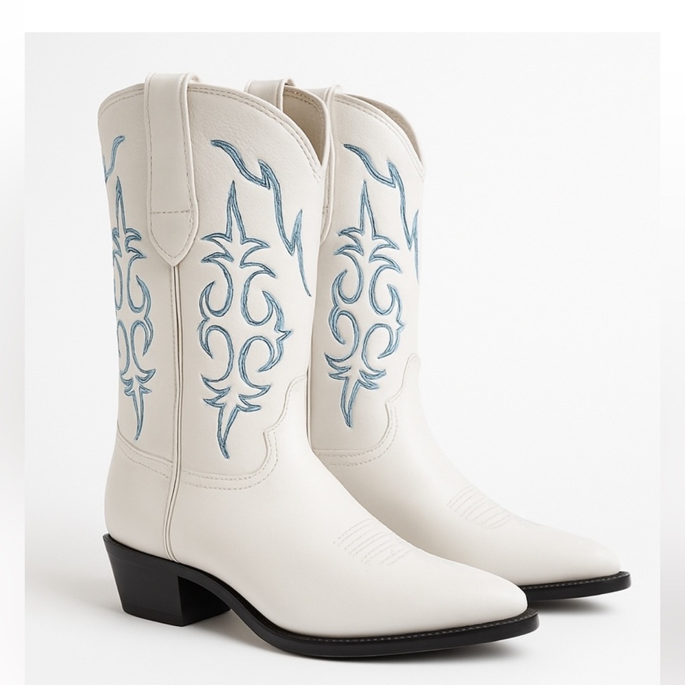 Deadstock vintage Nocona White leather Western Boots with Blue Embroidery.